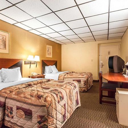 Rodeway Inn North Sandusky Buitenkant foto