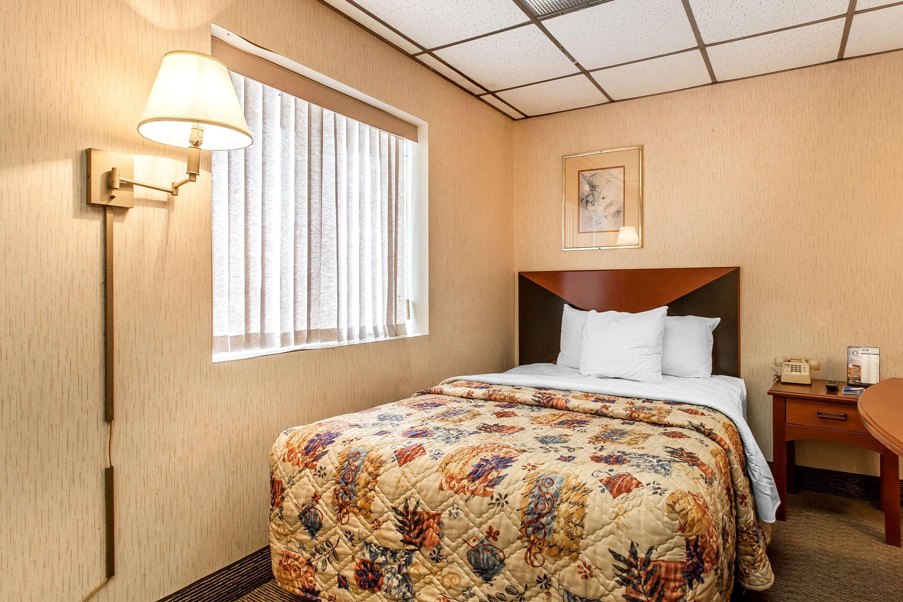 Rodeway Inn North Sandusky Buitenkant foto