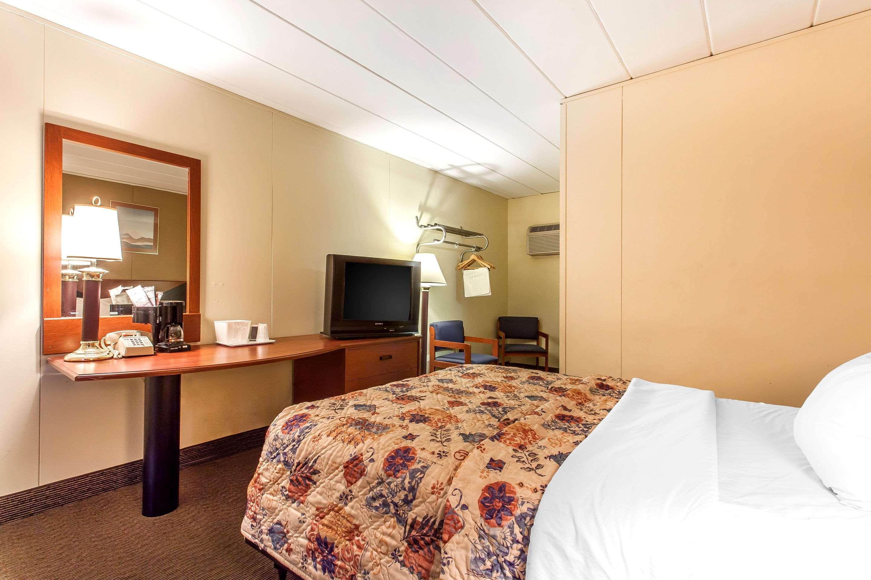 Rodeway Inn North Sandusky Buitenkant foto