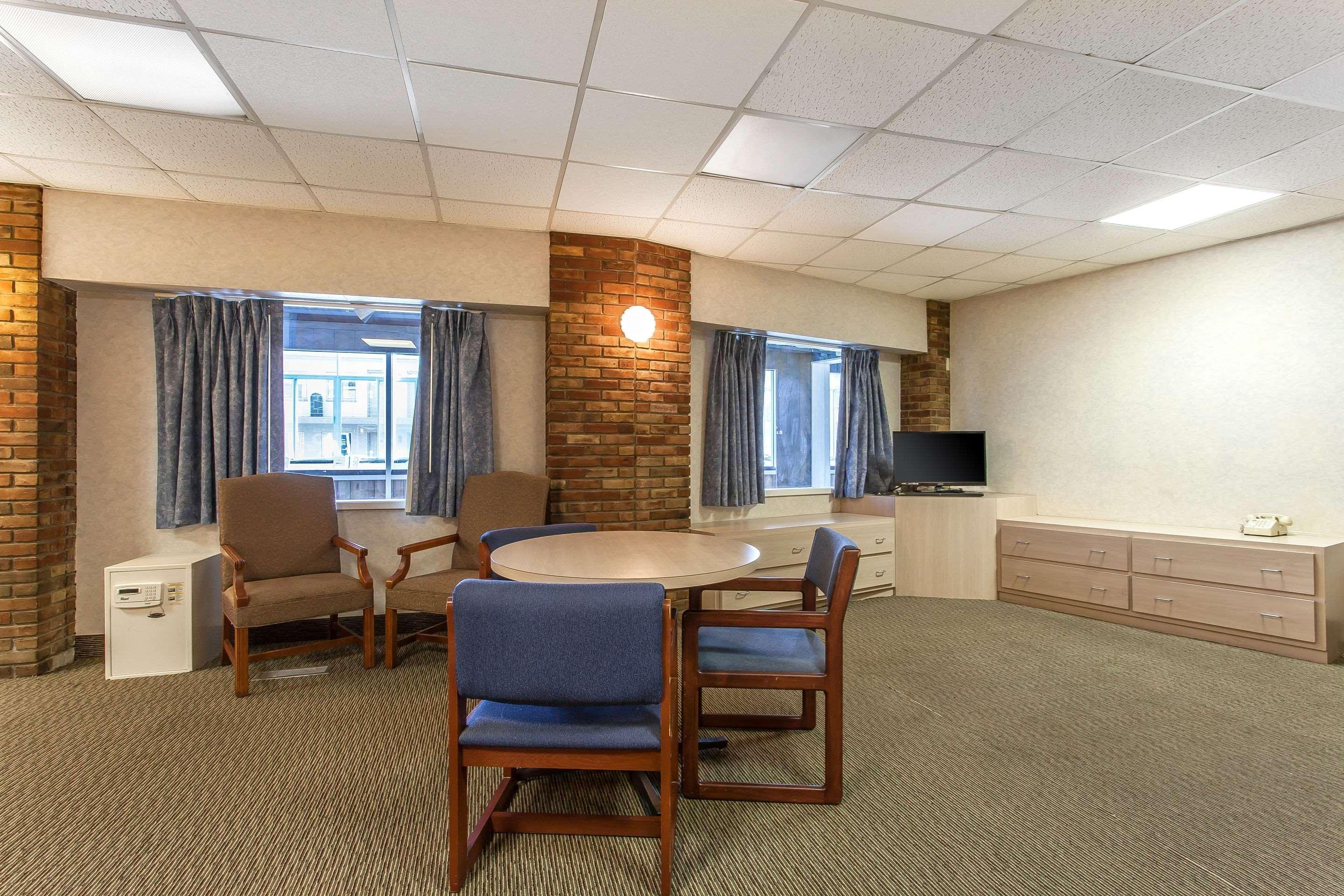 Rodeway Inn North Sandusky Buitenkant foto