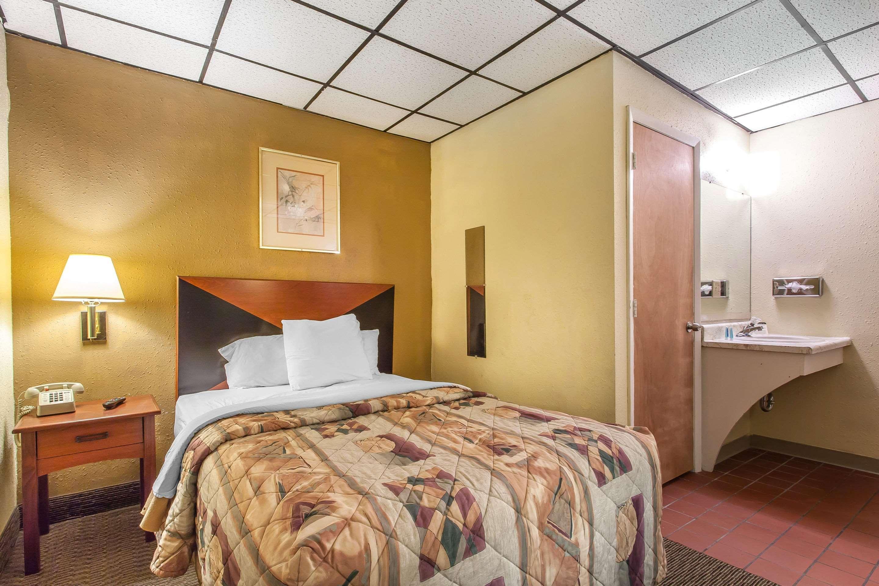 Rodeway Inn North Sandusky Buitenkant foto