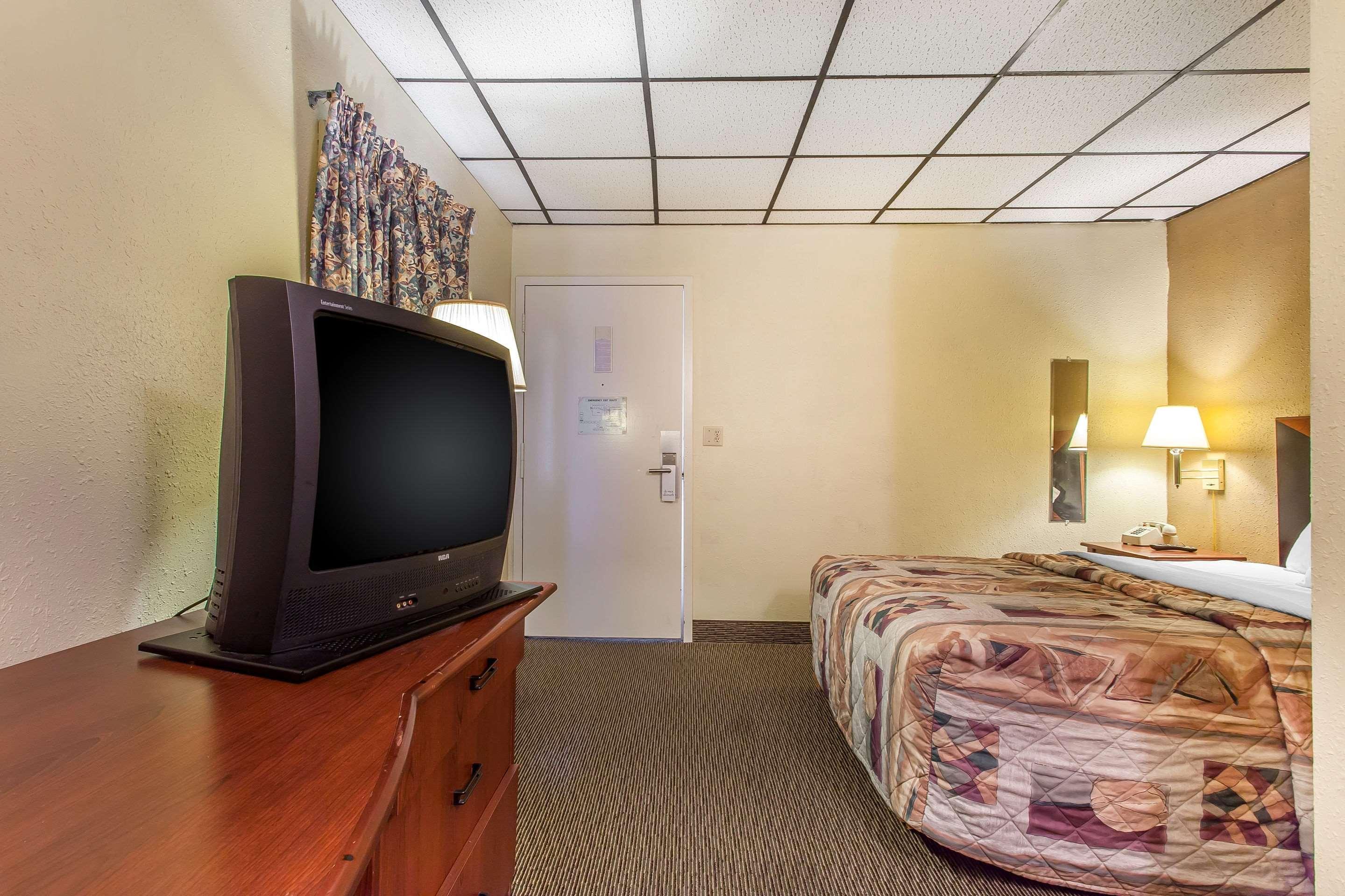 Rodeway Inn North Sandusky Buitenkant foto