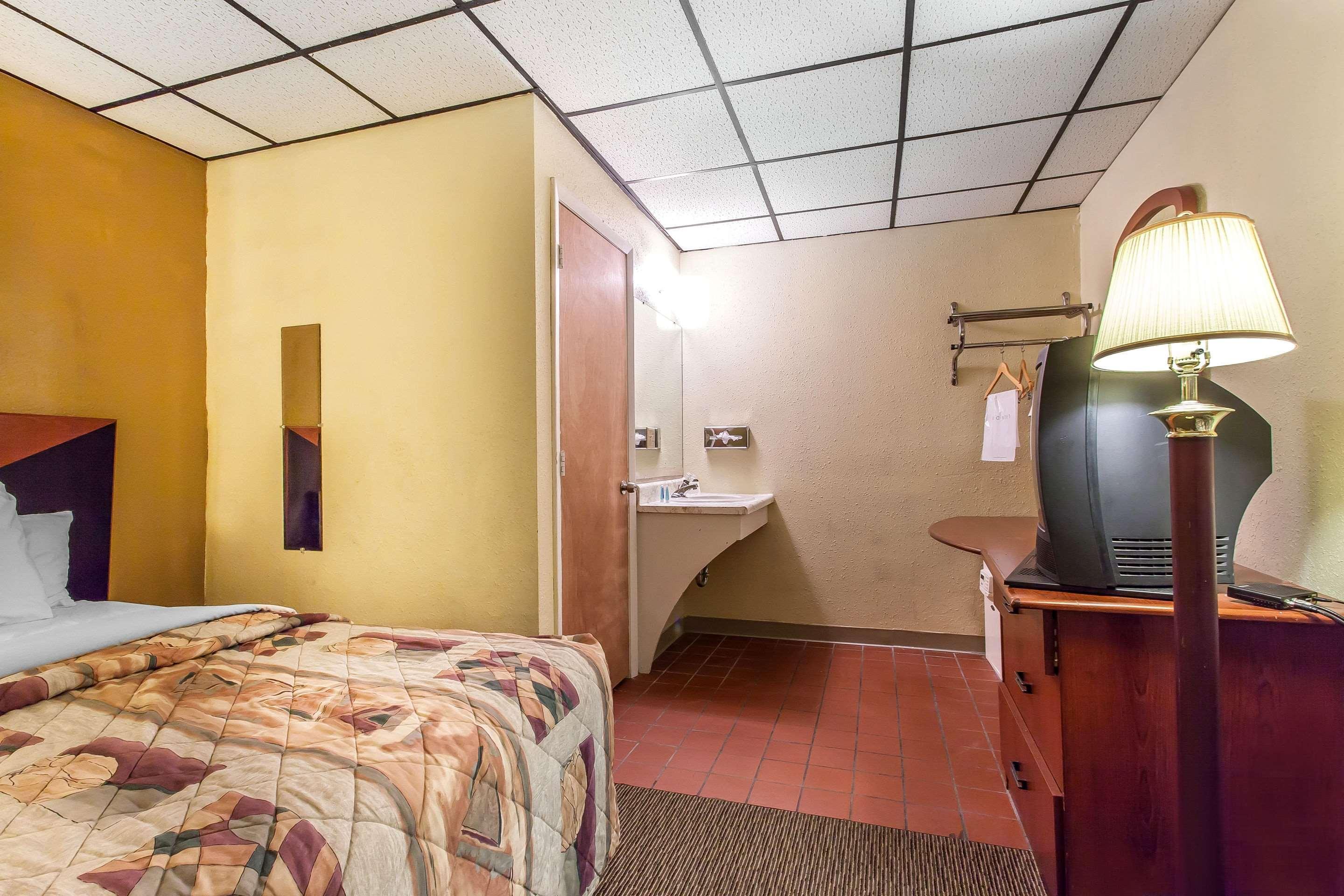Rodeway Inn North Sandusky Buitenkant foto