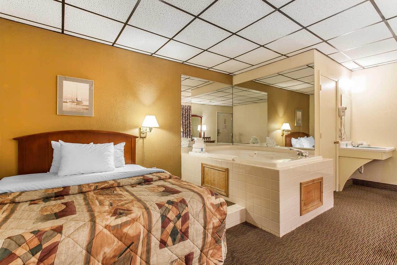 Rodeway Inn North Sandusky Buitenkant foto