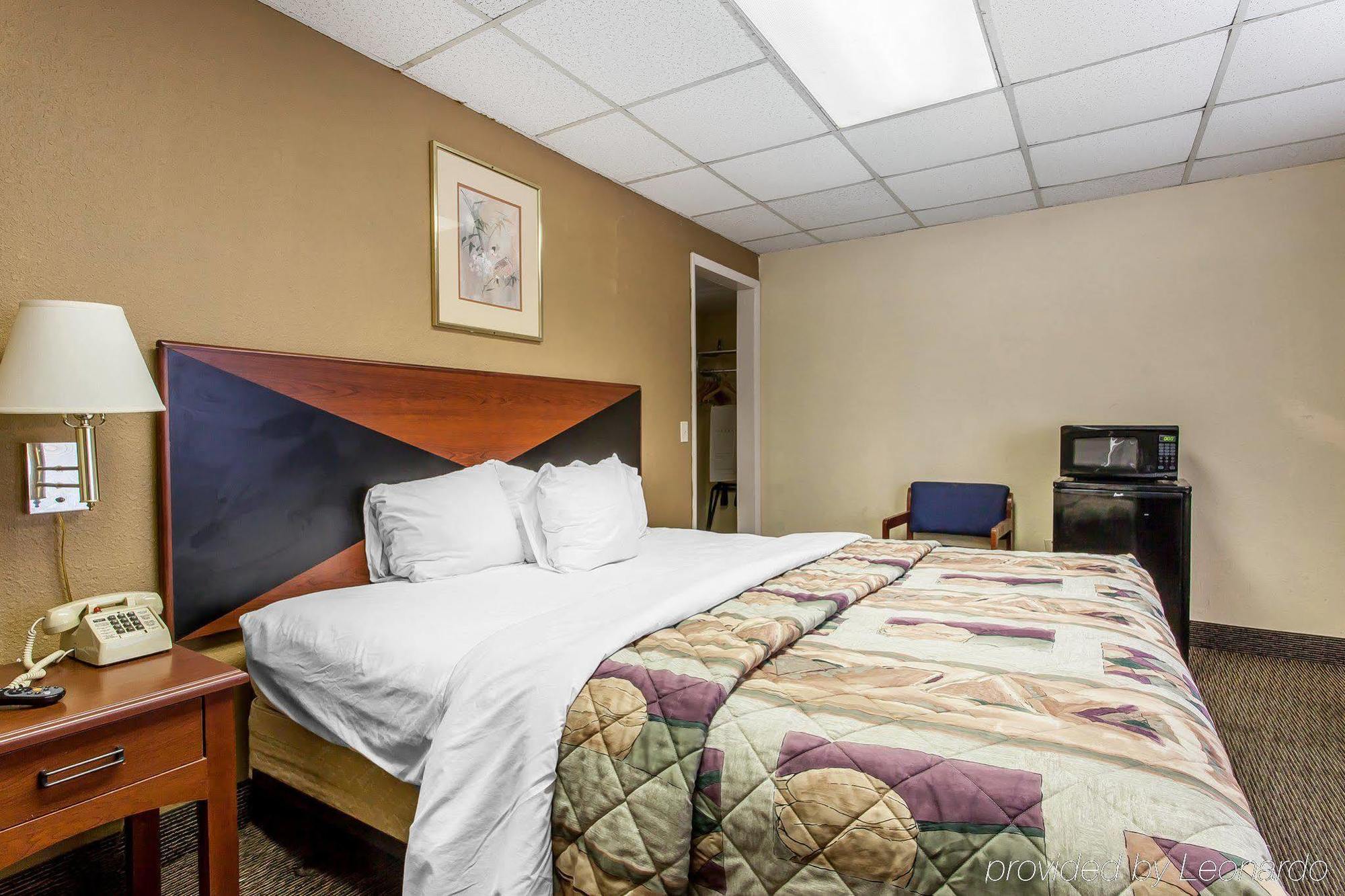 Rodeway Inn North Sandusky Buitenkant foto