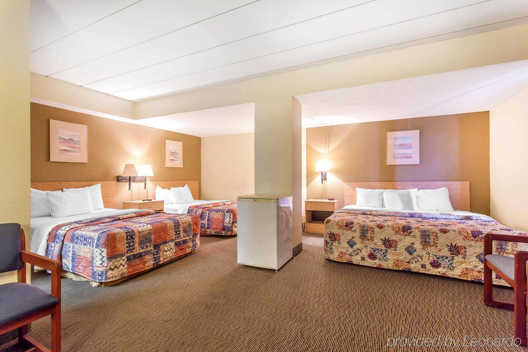 Rodeway Inn North Sandusky Buitenkant foto