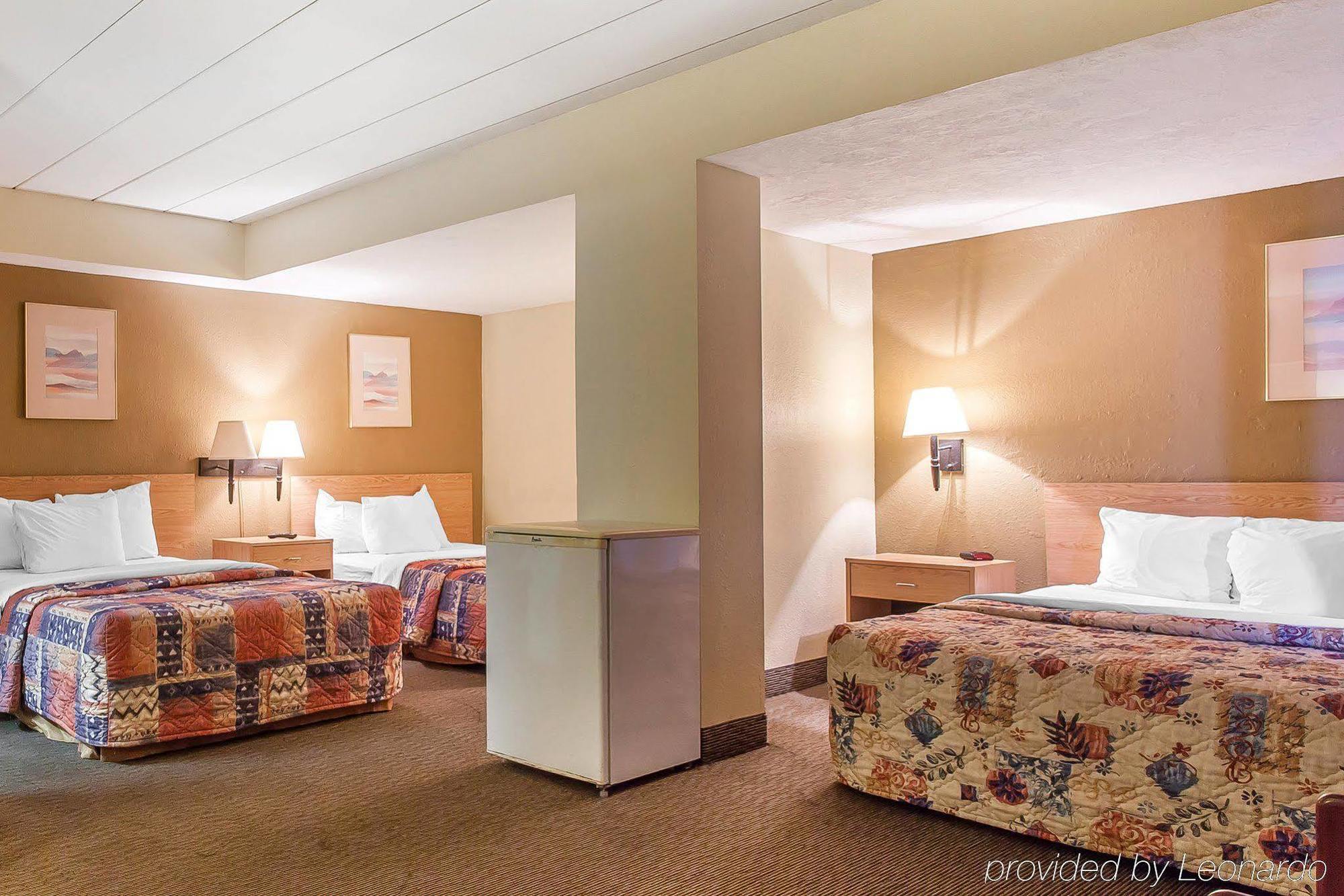 Rodeway Inn North Sandusky Buitenkant foto