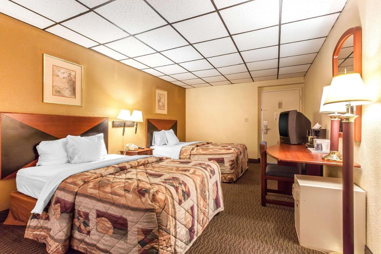 Rodeway Inn North Sandusky Buitenkant foto